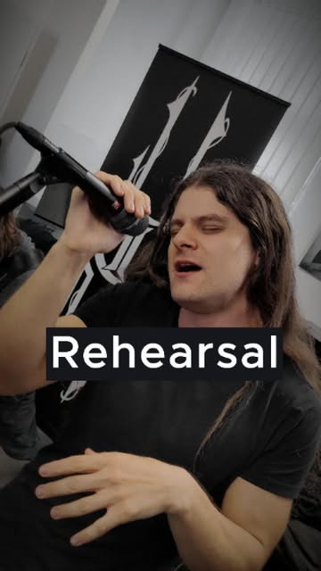 Throwback to a band rehearsal a year ago. 🎸 So much has happened since: We released an album, a new EP, played our first gigs together and went through many ups and downs. We are glad you are part of …